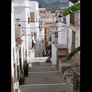Steile, enge Wege im alten Stadtzentrum von Almuñécar auf dem Burgberg